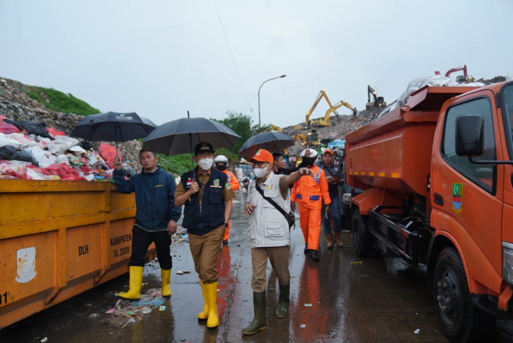 Antrian Panjang Truk Sampah Dikeluhkan Warga Sekitar, Dani Ramdan Turun Lagi Ke Lokasi Longsoran TPA Burangkeng