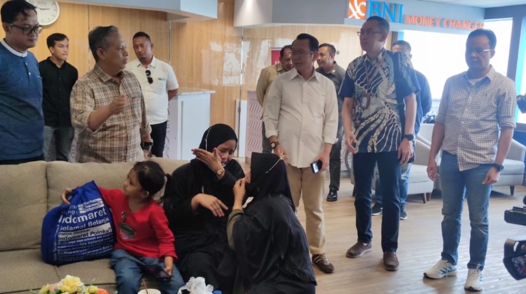 Tiba Di Tanah Air, TKW Asal Cabangbungin Langsung Di Jemput Pj Bupati Bekasi