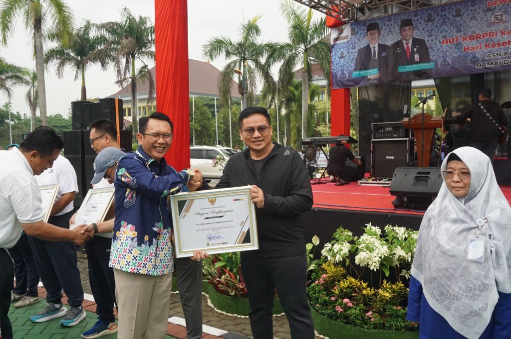 Realisasikan Capaian PAD 100 Persen, PT BBWM (Perseroda) Di Ganjar Piagam Penghargaan Dari Pj Bupati Bekasi