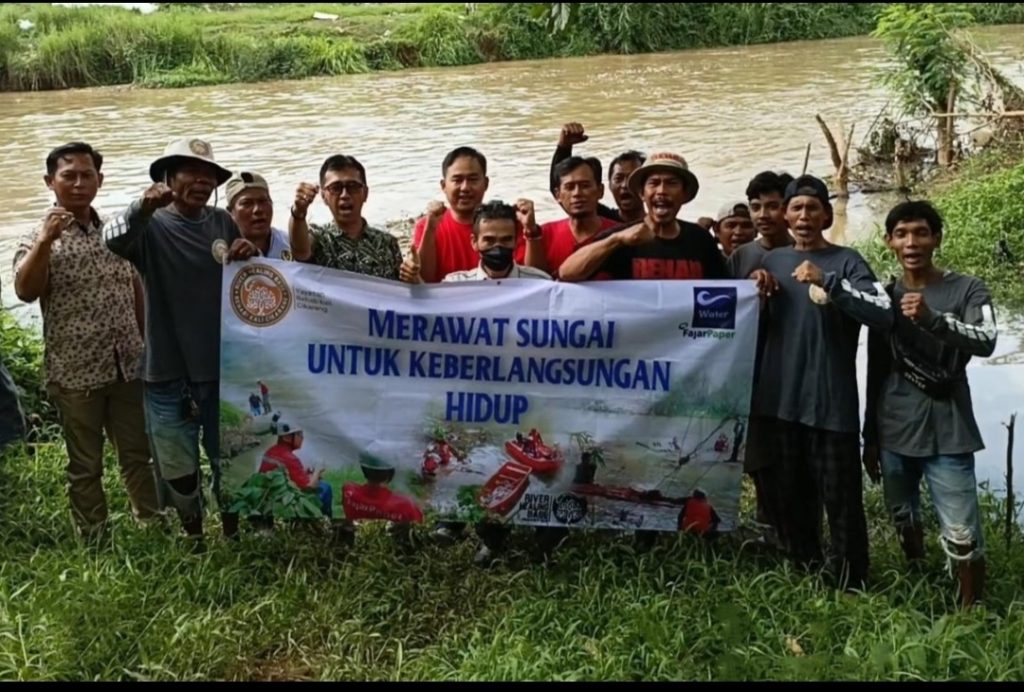 Dukung Kelestarian Lingkungan, FajarPaper Joint Bareng Rehab Kali Cikarang Bersih Bersih Sungai