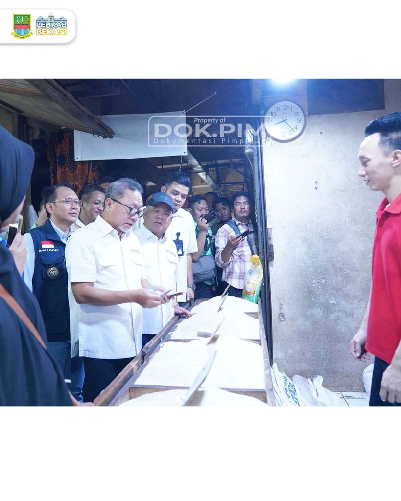 Pantau Komoditas Harga, Mendag Zulkipli Didampingi Pj Bupati Bekasi Sidak Pasar Tambun