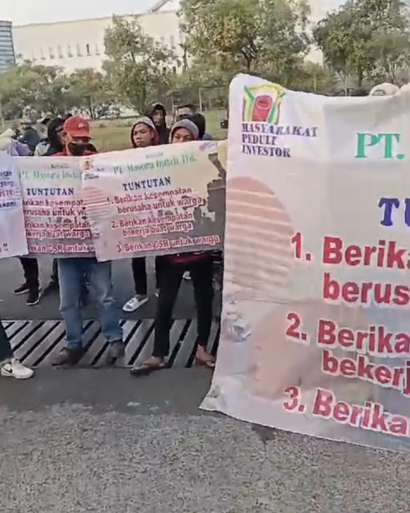 Imbas Susah Cari Kerja dan Usaha, Warga Tutup Akses Pintu Masuk PT Mayora