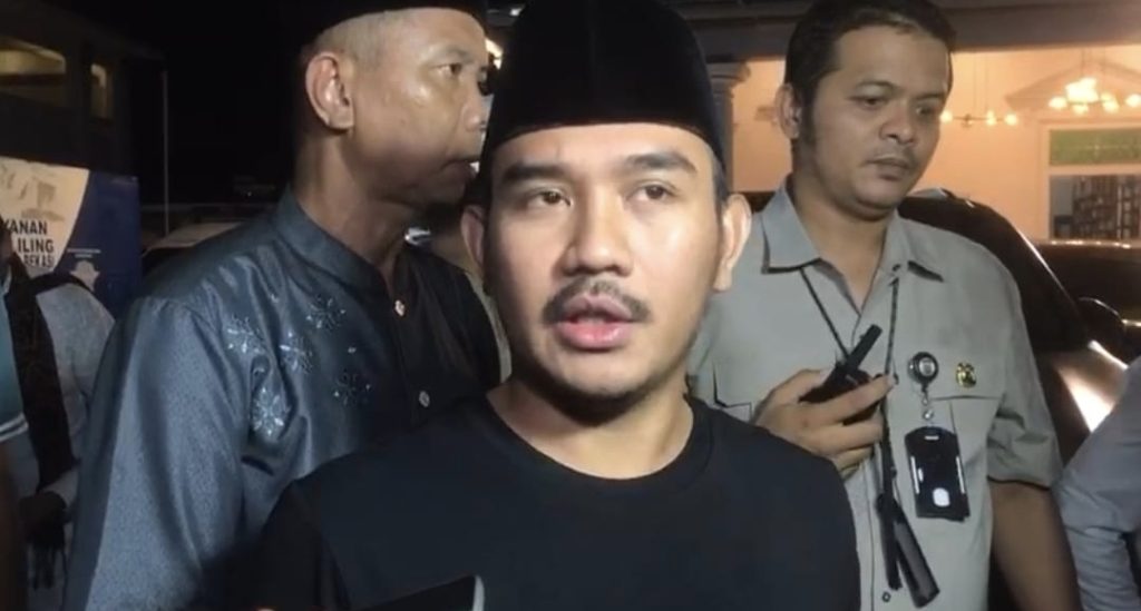 Bupati Bekasi Tegaskan Pria Berseragam Minta THR Ke Pedagang Bukan ASN Pemkab Bekasi