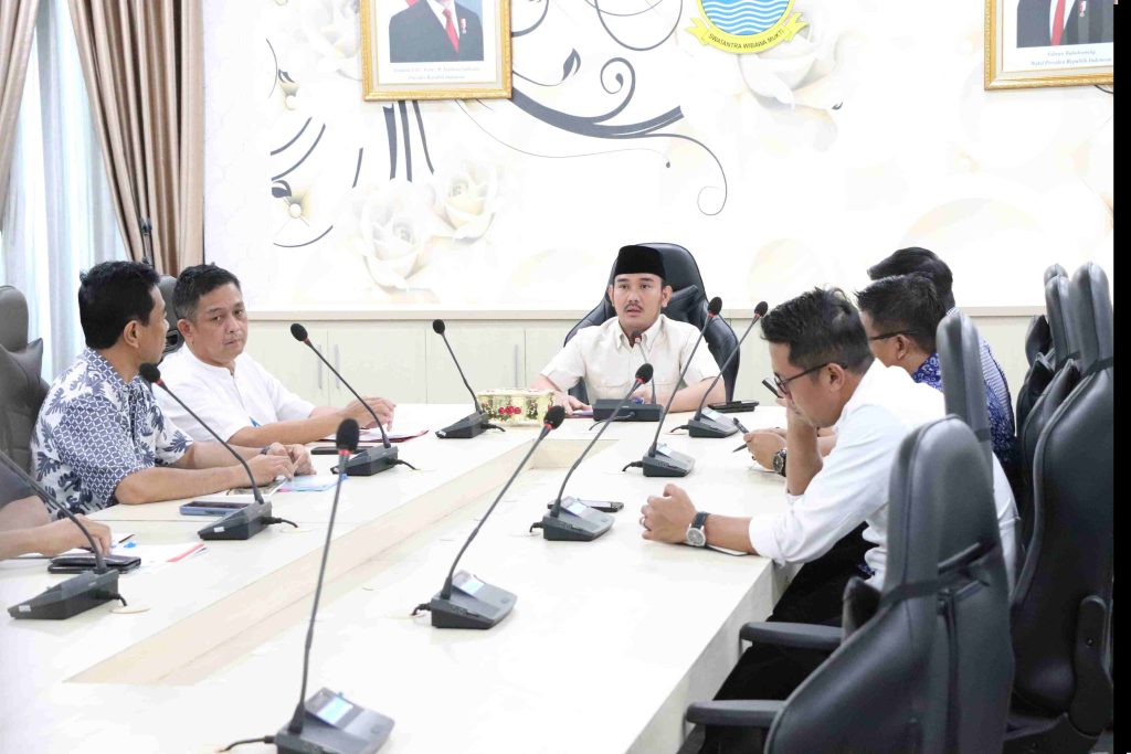 Kaji Pelebaran Jalur Di Exit Tol Deltamas, Bupati Bekasi Ade;Ingatkan Dampak Lingkungan