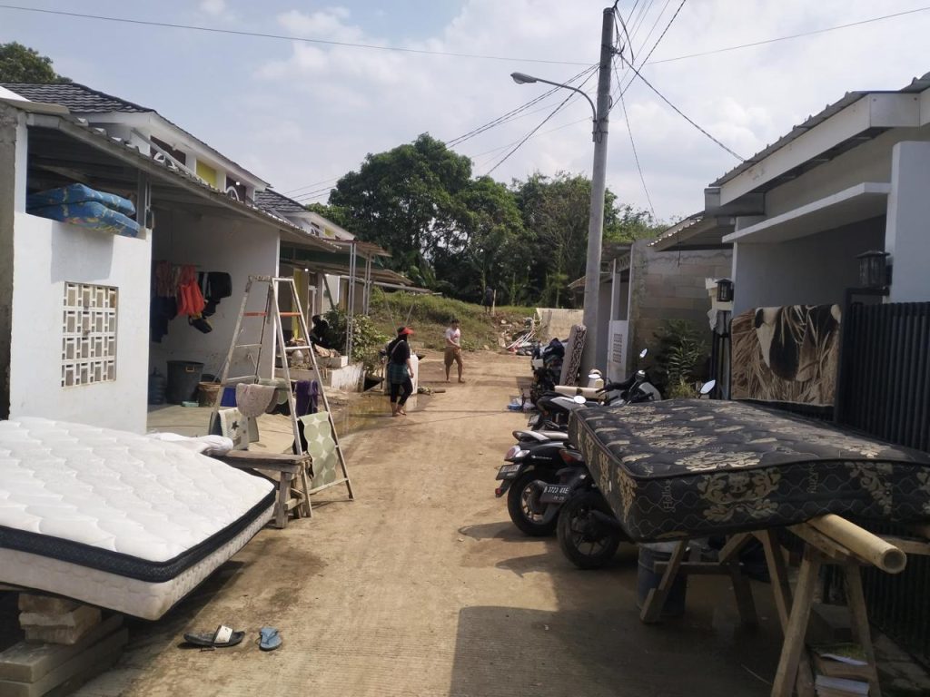 Protes Banjir Tak Kunjung Usai, Ratusan Warga Arthera Hill 2 Tinggalkan Rumah dan Setop Bayar Cicilan KPR
