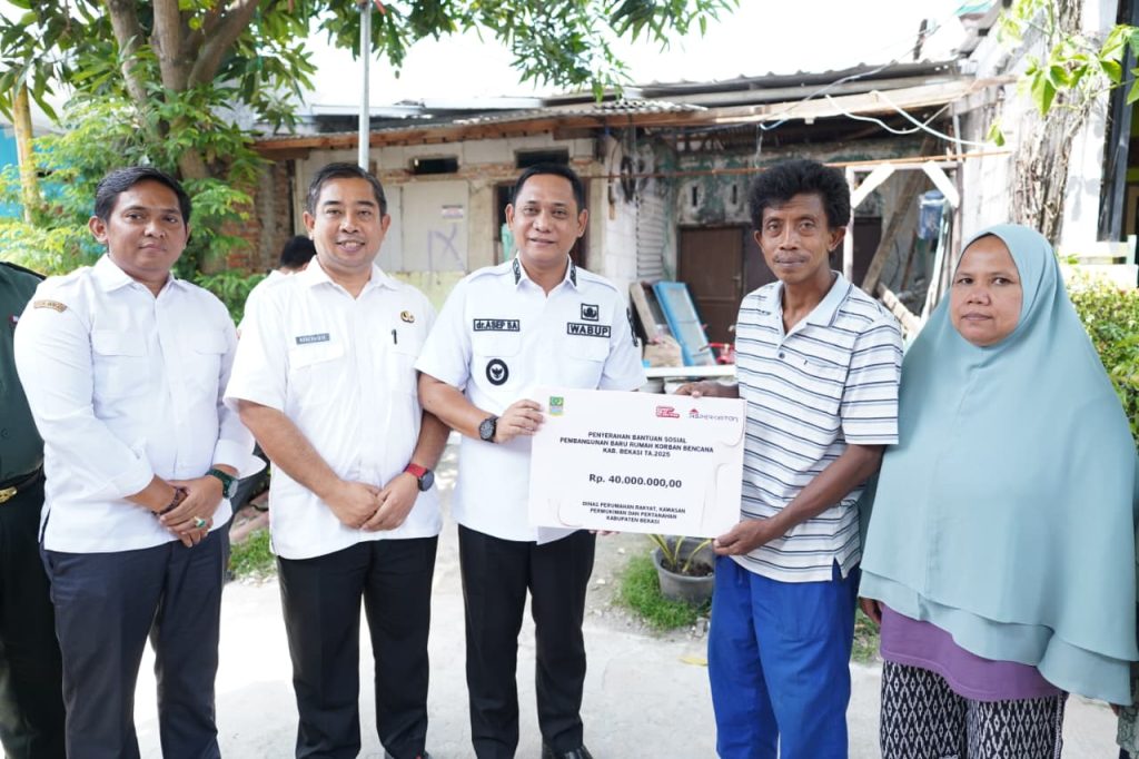 Disperkimtan Kab Bekasi Salurkan 40 Juta Untuk Bantu Korban Kebakaran