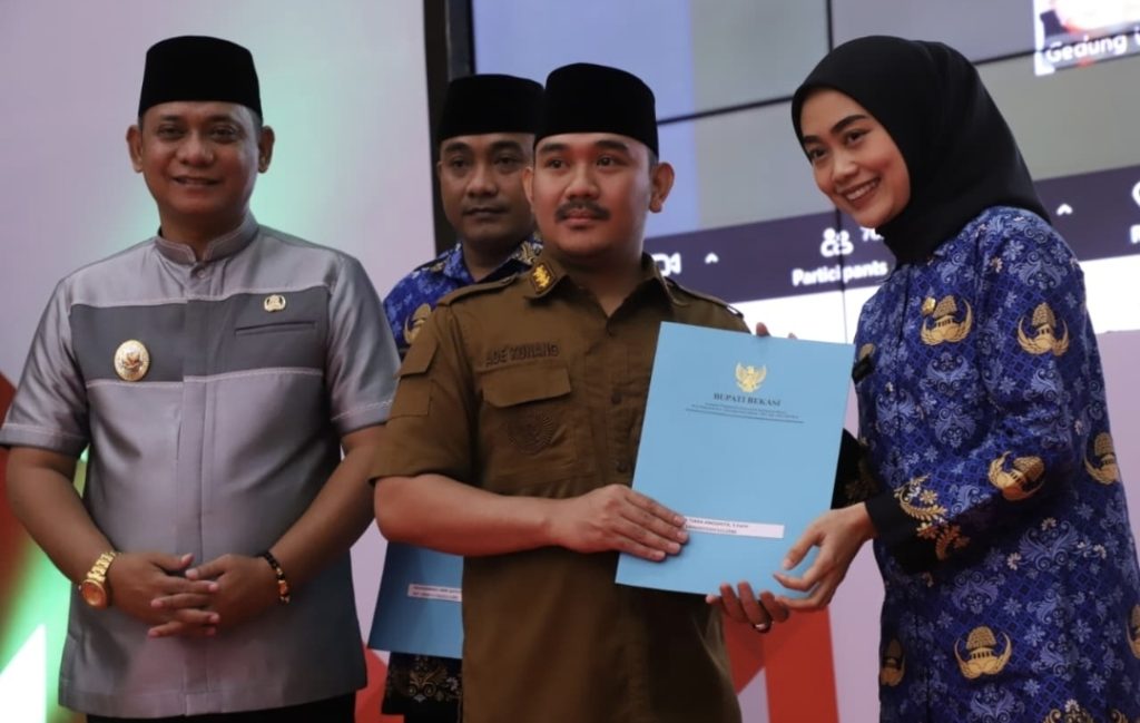 Bupati Bekasi Serahkan 3.058 SK Pengangkatan PPPK Paruh Waktu 