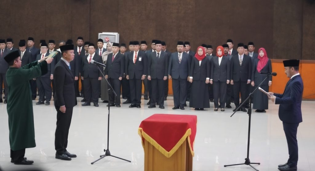 Endin Samsudin Resmi Sandang  Jabatan Sekretaris Daerah Definitf Usai Dilantik Bupati Bekasi