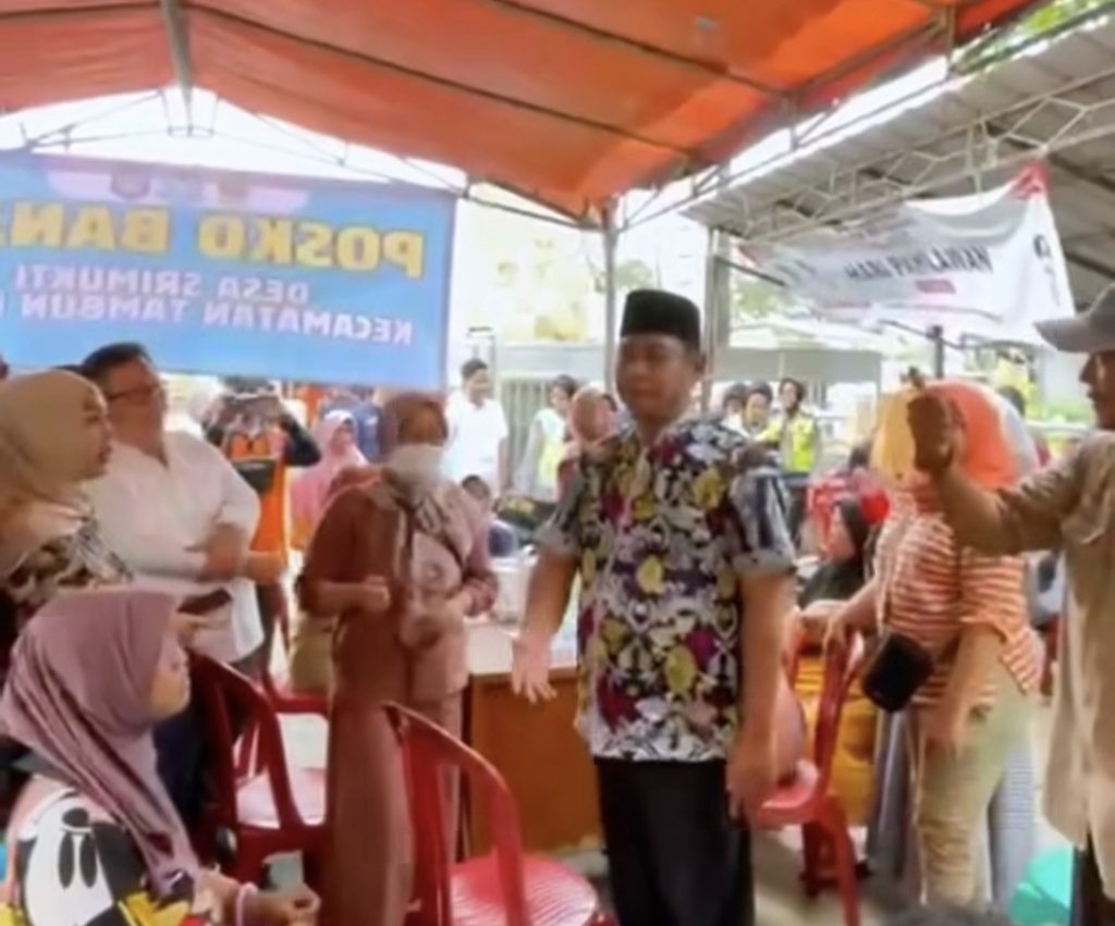 Turun Ke Lapangan, Plt Bupati Bekasi Pantau Kondisi Warga Srimukti Terdampak Banjir