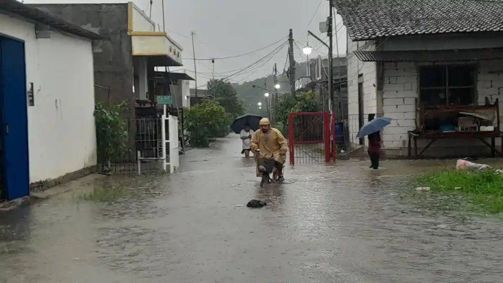Banjir Rendam 33 Desa di Bekasi, Ribuan Keluarga Terdampak