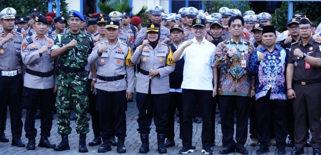 Kapolres Metro Bekasi Pimpin Apel Personel Gabungan Operasi Ketupat Jaya Amankan Arus Mudik 2026