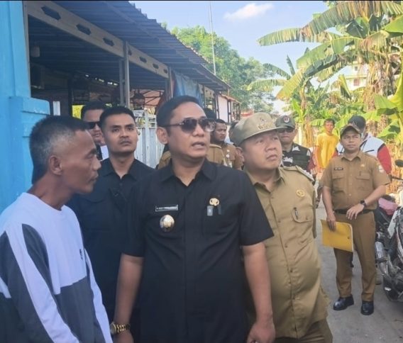 Plt Bupati Bekasi Perintahkan DLH  Tutup TPS Ilegal di Tambun Utara