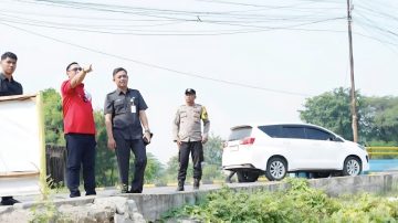 Jalan Ambles Di CBL Masuk Prioritas  Perbaikan, Plt Bupati Asep; Bukan Cuma Jalan Saja, Tembok Pembatas Tetap Dibangun