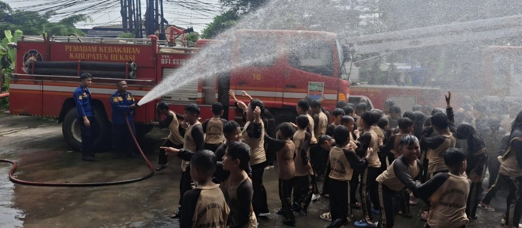 Damkarmat Kab Bekasi Jadi Tujuan Outing Class Sekolah Di Kab Bekasi, Edukasi Dan Sosialisasi Jalan Terus
