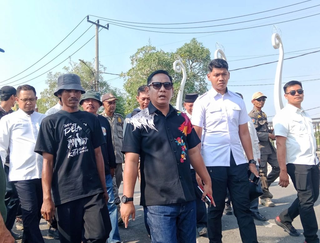 Bikin Sempit Aliran Air SS Balong Tua, Plt Bupati Asep Perintahkan Satpol PP, DLH Dan SDABMBK Sinergi Dan Kolaborasi Bongkar Bangli Yang Menjamur