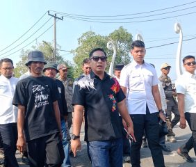Bikin Sempit Aliran Air SS Balong Tua, Plt Bupati Asep Perintahkan Satpol PP, DLH Dan SDABMBK Sinergi Dan Kolaborasi Bongkar Bangli Yang Menjamur