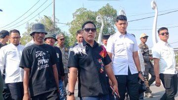 Bikin Sempit Aliran Air SS Balong Tua, Plt Bupati Asep Perintahkan Satpol PP, DLH Dan SDABMBK Sinergi Dan Kolaborasi Bongkar Bangli Yang Menjamur