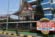 Karangan Bunga “Jangan Hanya Tangani Kasus Recehan” Kritik Gema Ke Kejari Kota Bekasi