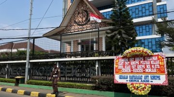 Karangan Bunga “Jangan Hanya Tangani Kasus Recehan” Kritik Gema Ke Kejari Kota Bekasi