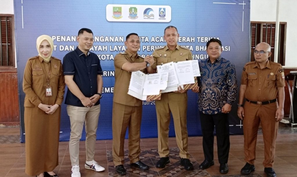 Plt Bupati Dan Walikota Bekasi Tuntaskan Pemisahan Dan Serahkan Layanan Dua Aset Perumda Tirta Bhagasasi Ke Perumda Tirta Patriot