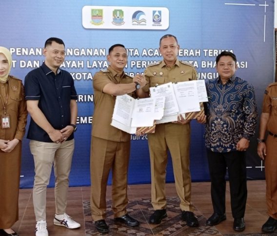 Plt Bupati Dan Walikota Bekasi Tuntaskan Pemisahan Dan Serahkan Layanan Dua Aset Perumda Tirta Bhagasasi Ke Perumda Tirta Patriot