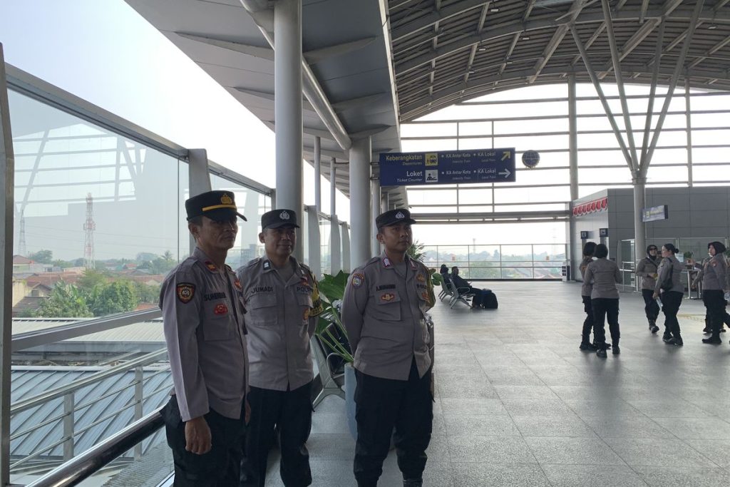 Polisi dan Sekolah Perketat Pengawasan di Stasiun Cikarang, Pelajar Hendak Demo ke Jakarta Dicegah Membolos