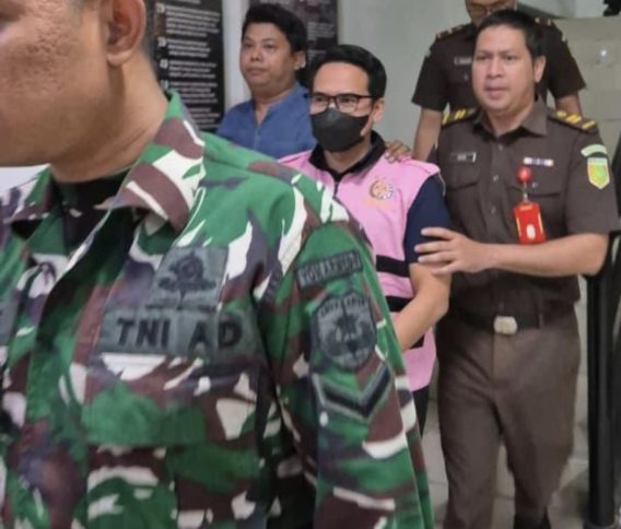 Gelapkan Uang Sambungan Air 4.5 Miliar, Kejari Kab Bekasi Resmi Tahan Mantan Dirus Perumda AEZ