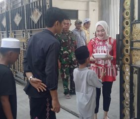 Politisi Cantik Putri Ramadhanty Berbagi Kebahagiaan Dengan Anak Yatim Di Momen Jumat Bekah