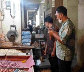 474 Alat Timbangan Pedagang Pasar Induk Cibitung Di TERA Ulang
