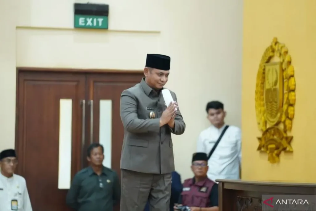 Babak Baru Politik Bekasi: Ade Kuswara Diberhentikan, Asep Diusulkan Jadi Bupati